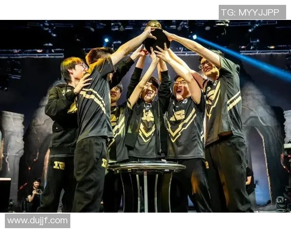 热议英雄联盟：RNG的战术变革